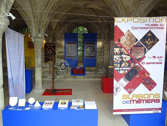 Exhibit of craft blazons, summer 2017 ─ Photo Musée du Compagnonnage.