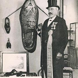 La salle des sabotiers au musée compagnonnique, carte postale, 1911